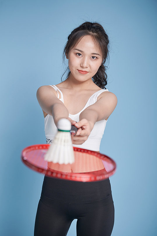 与此同时